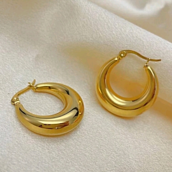 Vintage Style Circle Earrings - Picture 4 of 4